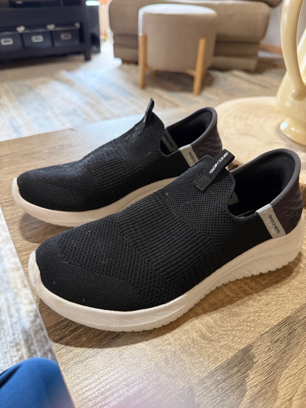 Girls Skechers Black Knit Slip-On Sneakers with White Sole size 3.5